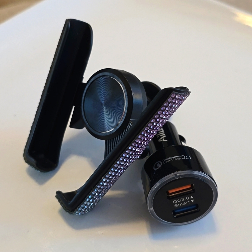 Vent Clip Cellphone Holder & Charger